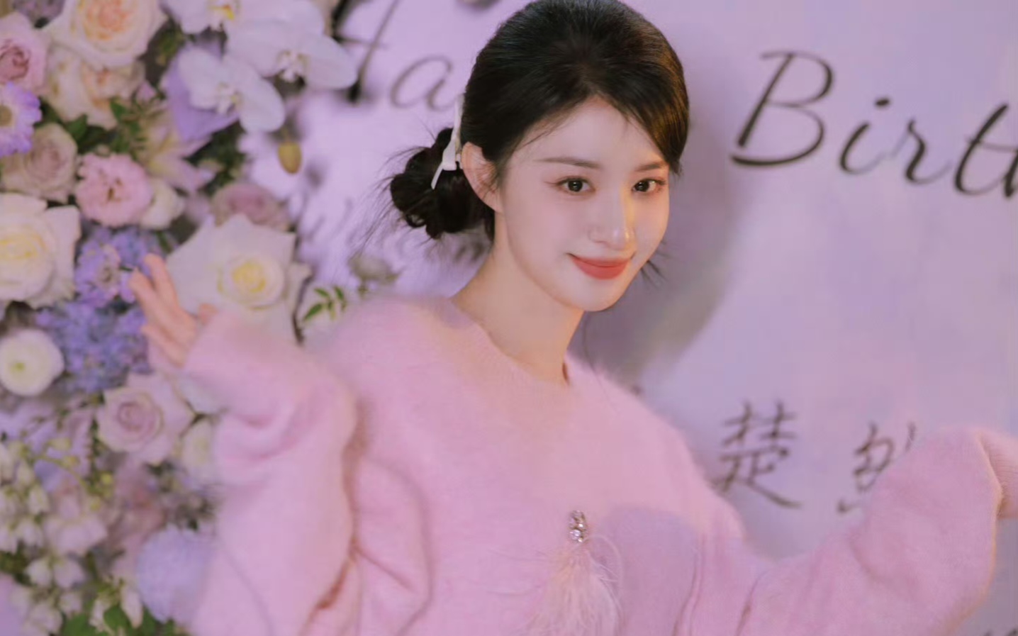 爱死美女网爱死美女网，探索网络世界中的美丽与情感-第2张图片