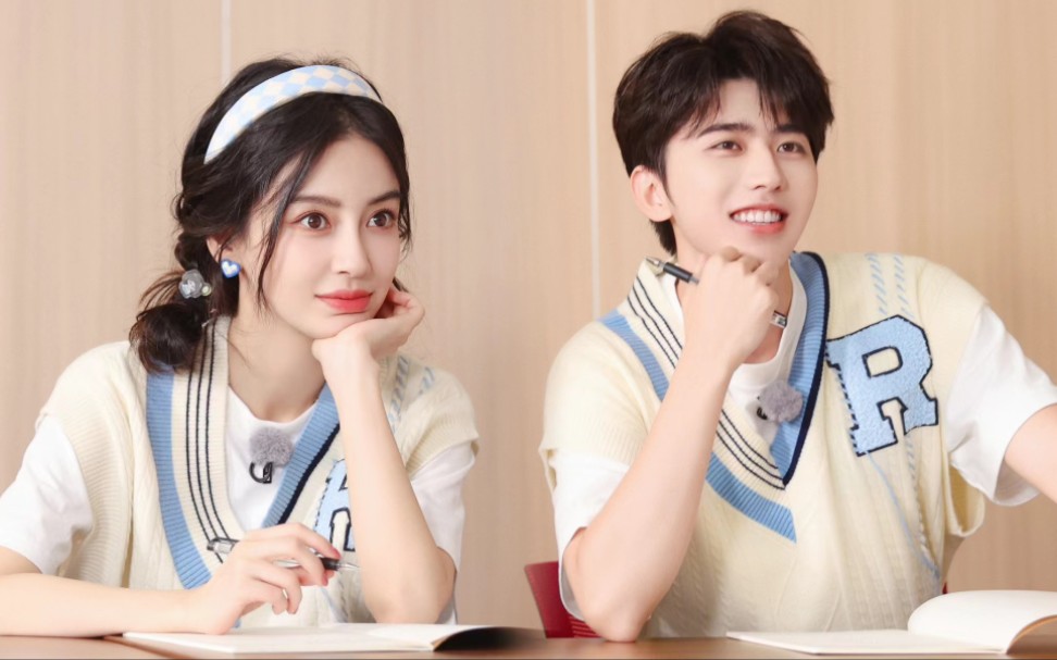 小男孩的坤坤放到小女孩的脚小男孩的坤坤与小女孩的脚-第1张图片