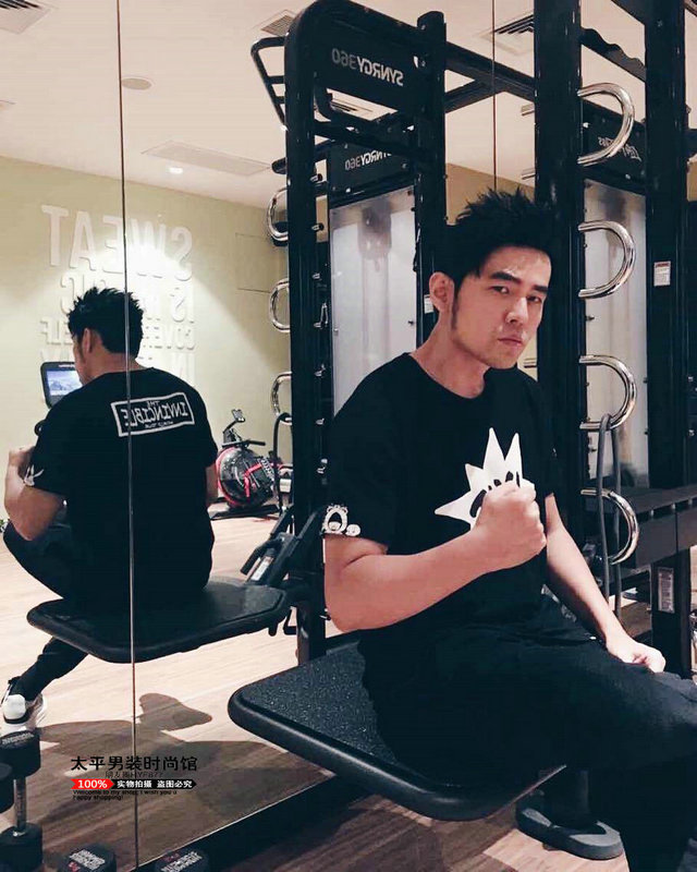 大码HIPHOP风尚，欧美胖MM短袖的时尚新篇章-第1张图片