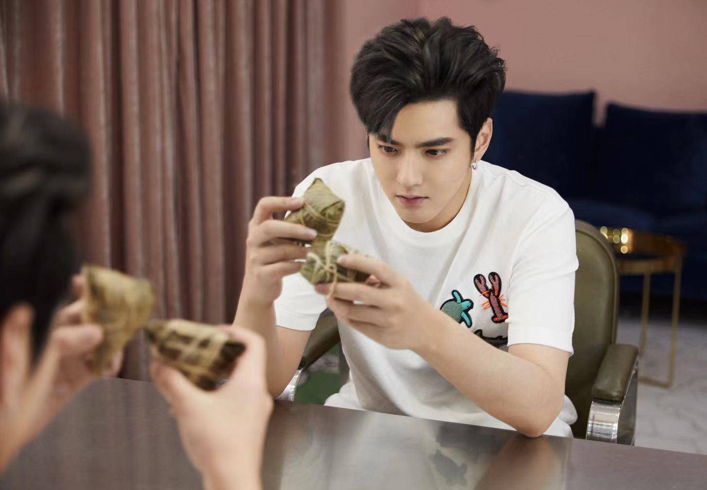 吴亦凡供出20多位艺人是真的吗吴亦凡牵出20多位艺人，娱乐圈的暗流涌动-第1张图片