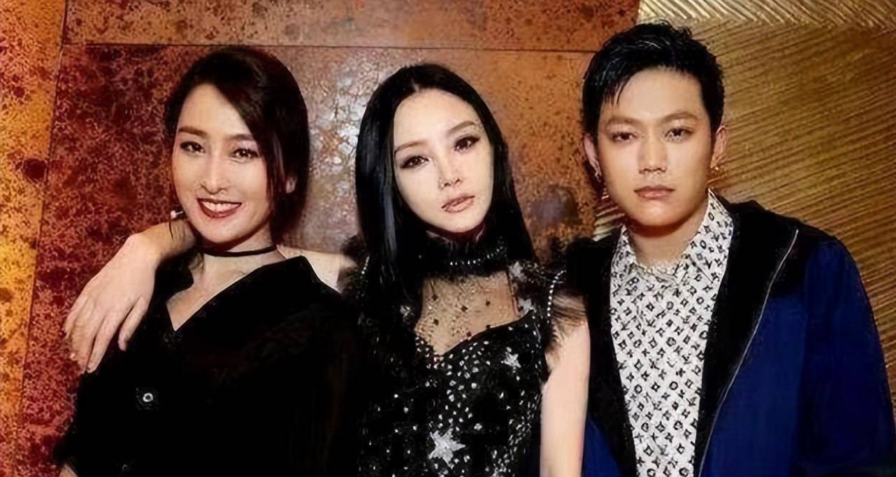 pgone一晚上6次PGONE公开承认一晚六次，性爱与责任之间的道德探讨-第2张图片