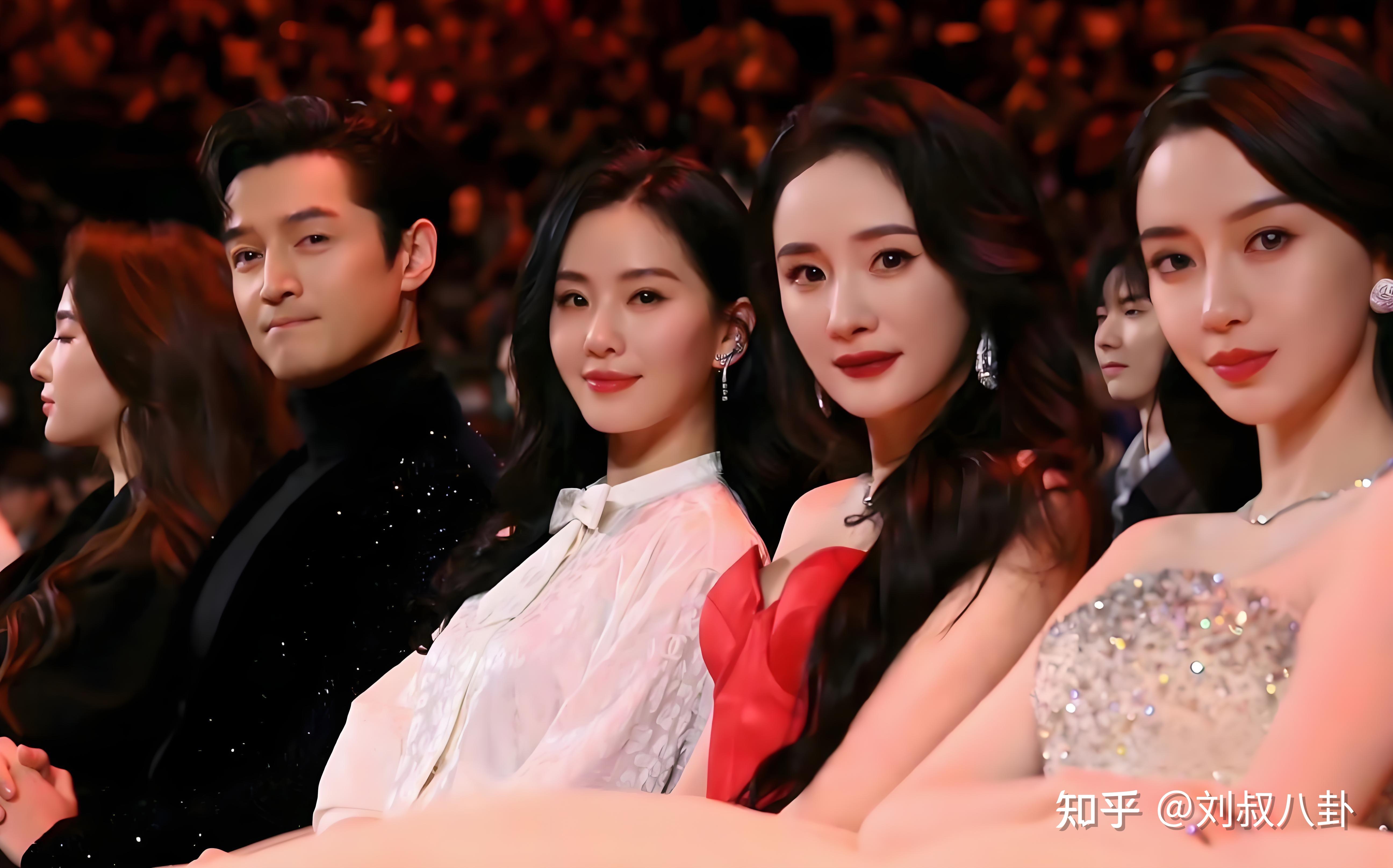 群飞杨幂刘亦菲唐嫣赵丽颖群星璀璨，杨幂、刘亦菲、唐嫣与赵丽颖的演艺世界-第1张图片