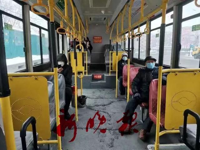 在公交车上被撞了八次高诗绵公交车上的八次碰撞经历-第2张图片