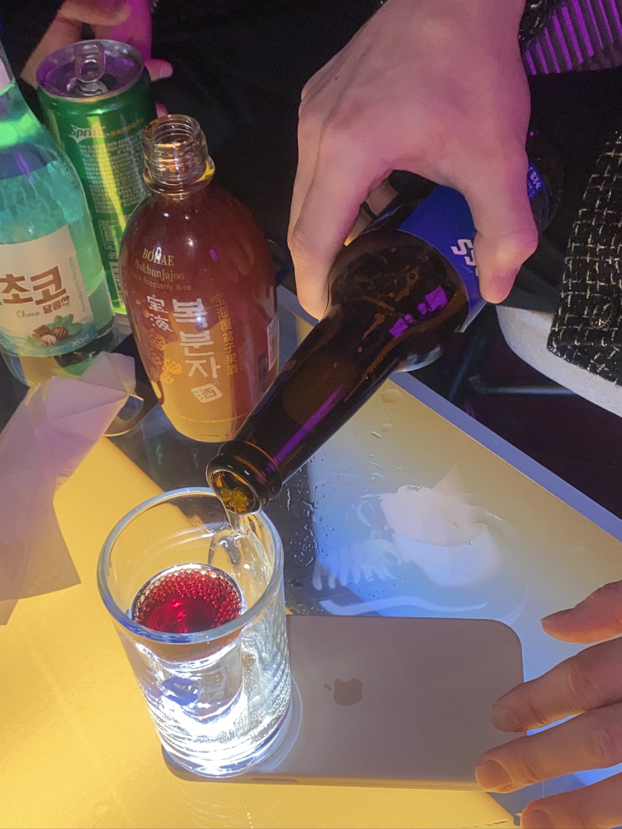 帅哥互干帅哥之间的独特互动——互干文化探索-第1张图片