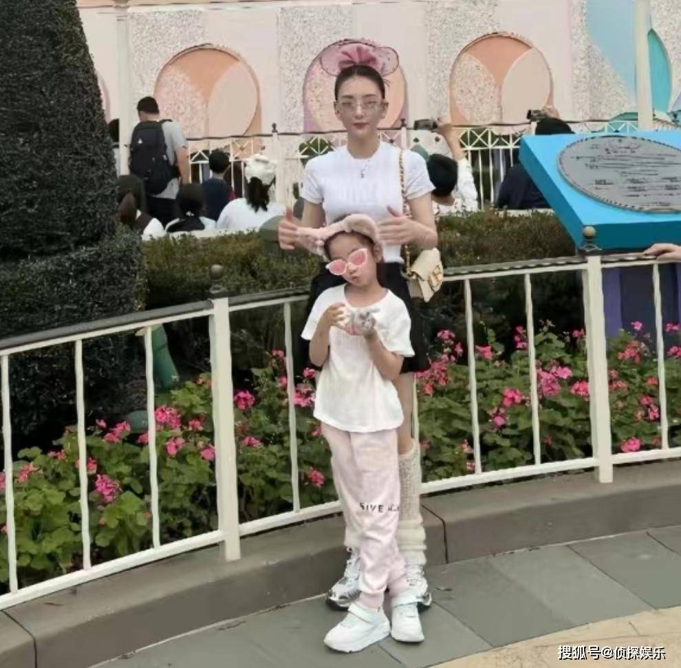 BB爱XX自拍的奇妙世界-第1张图片
