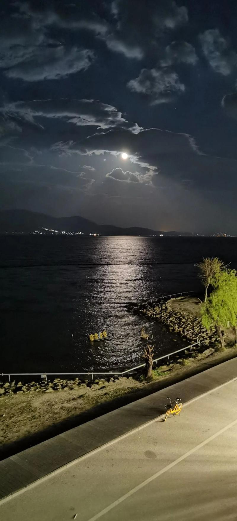 夜月直播，免费下载，畅享夜间月色-第1张图片