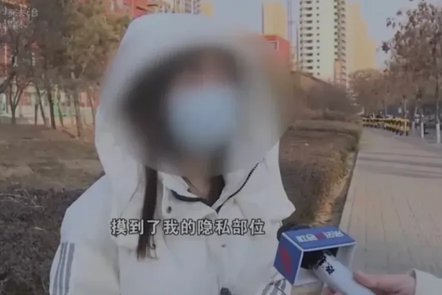 四川少妇BBB凸凸凸BBB按摩四川少妇的独特魅力，体验BBB凸凸凸BBB按摩的奥秘-第1张图片