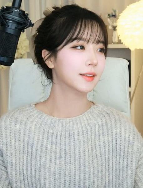 JEALOUSVUE成熟40岁APPJEALOUSVUE，40岁成熟人群的社交新选择-第1张图片