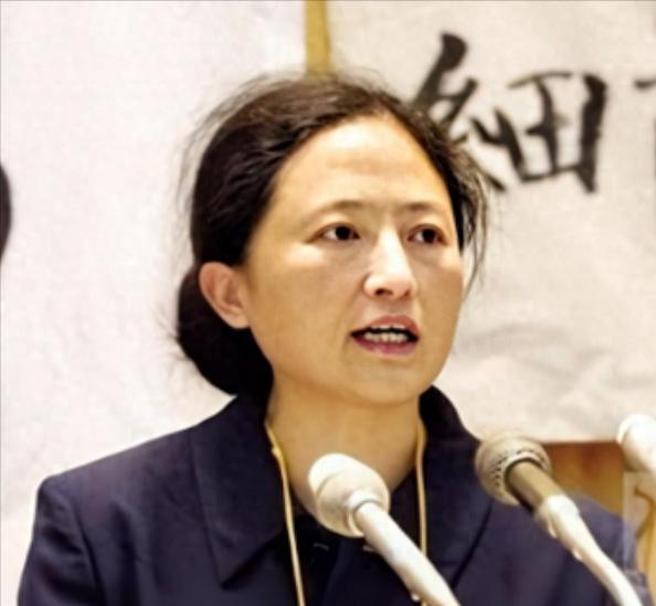 秃崽的坚韧与善良——证明她并非坏女人的1V4故事-第1张图片