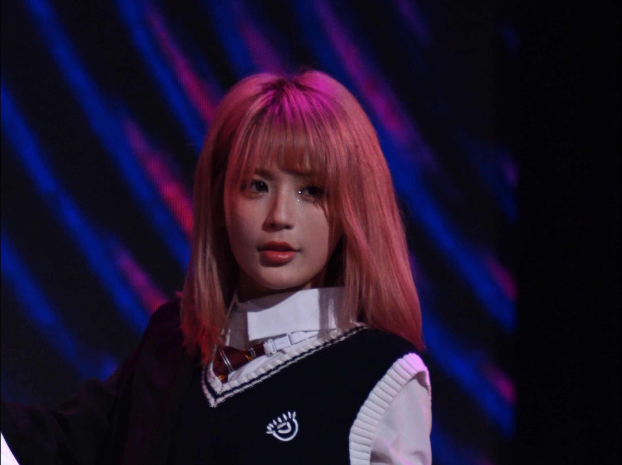 仙踪林18岁女rapperdisssubs婚纱摄影工作室仙踪林中的青春之音——记18岁女RAPPER-第2张图片