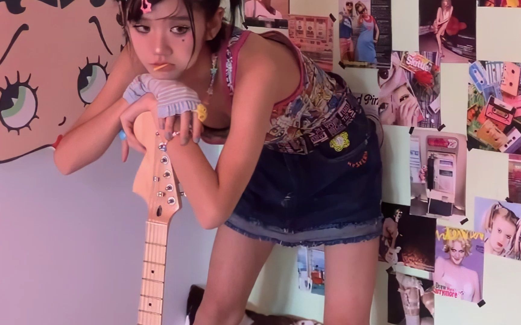 井川里予和别人打扑克牌的链接井川里予的独特魅力，扑克牌的乐趣-第2张图片