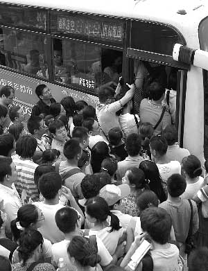 女子乘公交被弄2小时视频大全女子公交遭遇，两小时的困扰视频事件-第3张图片