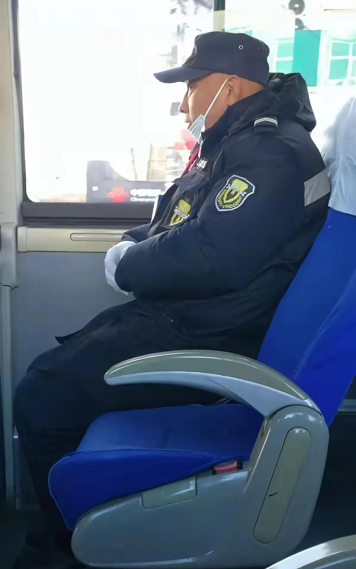 公交车售票员用b售票系统吗公交车售票员与B售票系统的便捷之旅-第1张图片