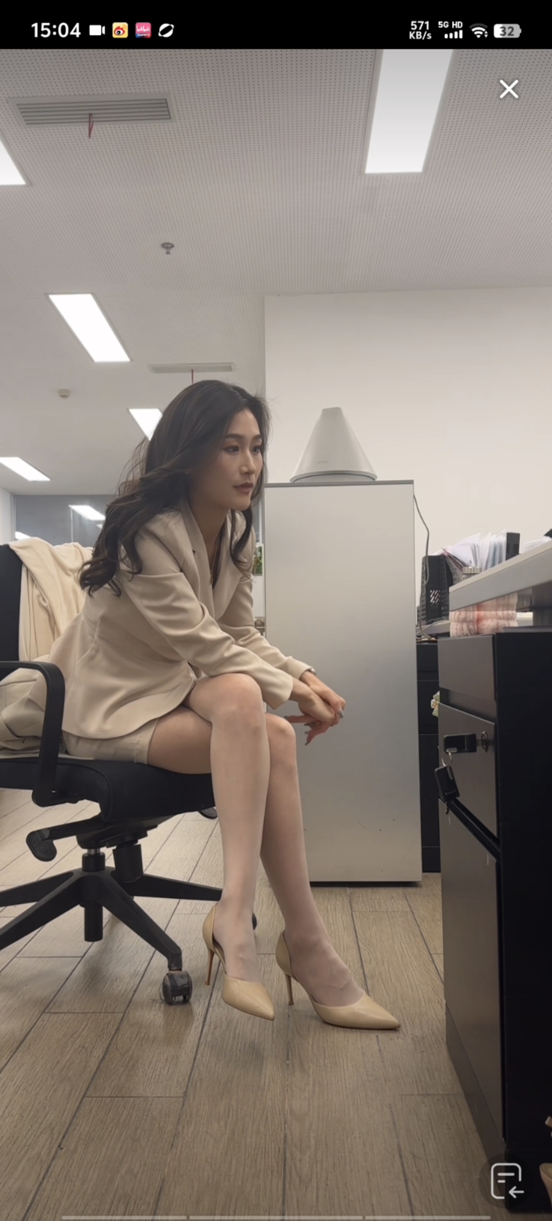 老师穿丝袜看呆学电影生丝袜下的秘密——老师篇-第1张图片