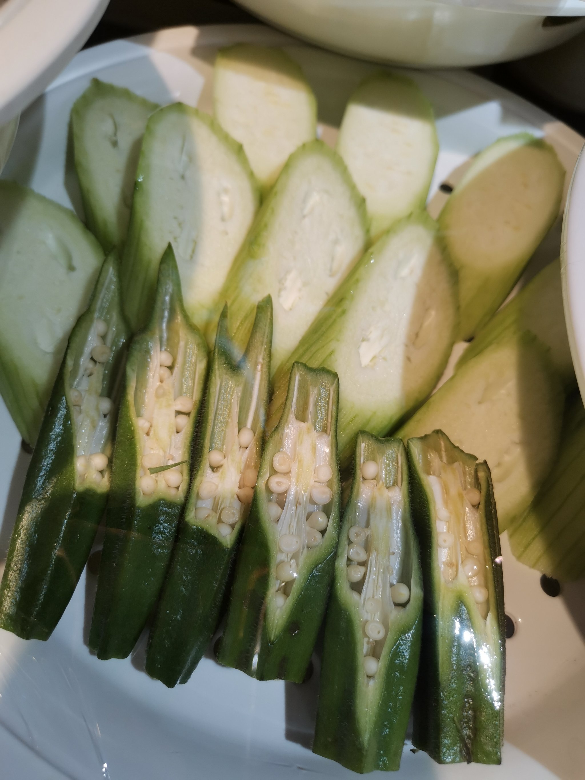 黄色软件草莓丝瓜秋葵免费破解关于黄色软件，草莓丝瓜秋葵的免费破解版风险与警示-第1张图片