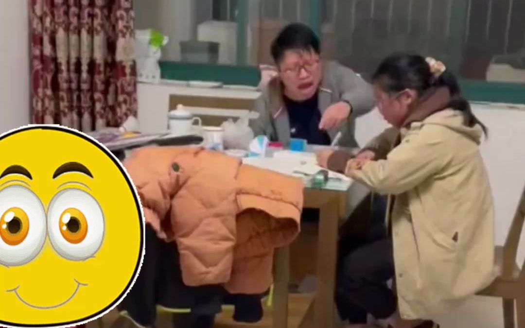 英语课代表趴在桌子上做作业英语课代表的小小世界，趴在桌子上的作业时光-第3张图片