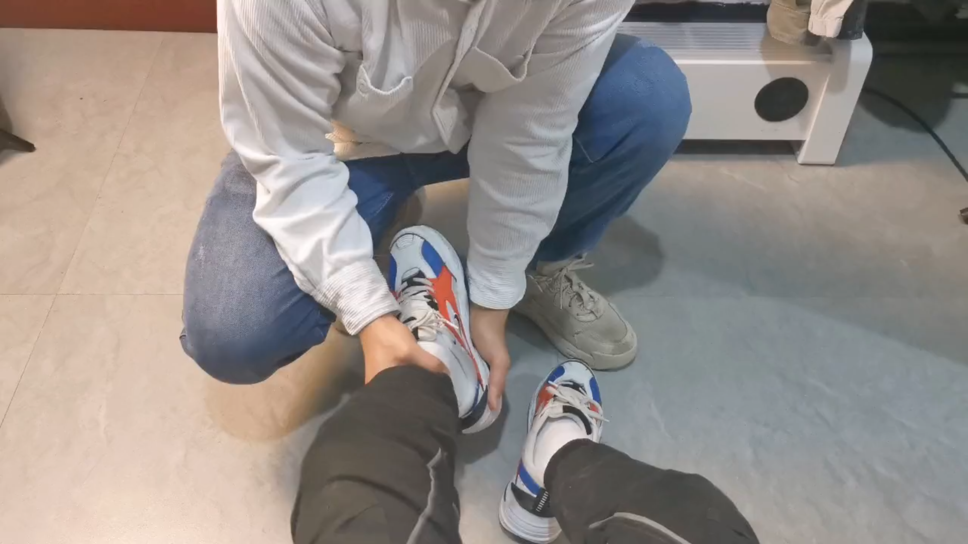 两个男孩子开车长视频两个少年的驾车之旅——长视频记录的青春与成长-第3张图片