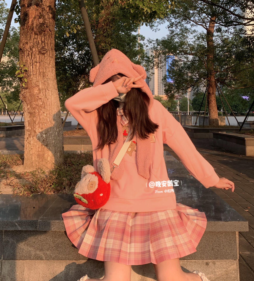 jk服装粉色探索COS文化中的粉色JK制服与白内之谜-第1张图片
