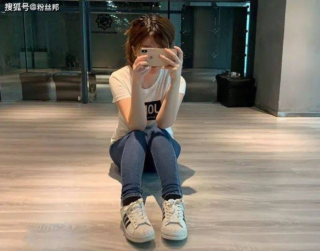 刘飞儿faye一血的故事刘飞儿faye的一血故事-第1张图片