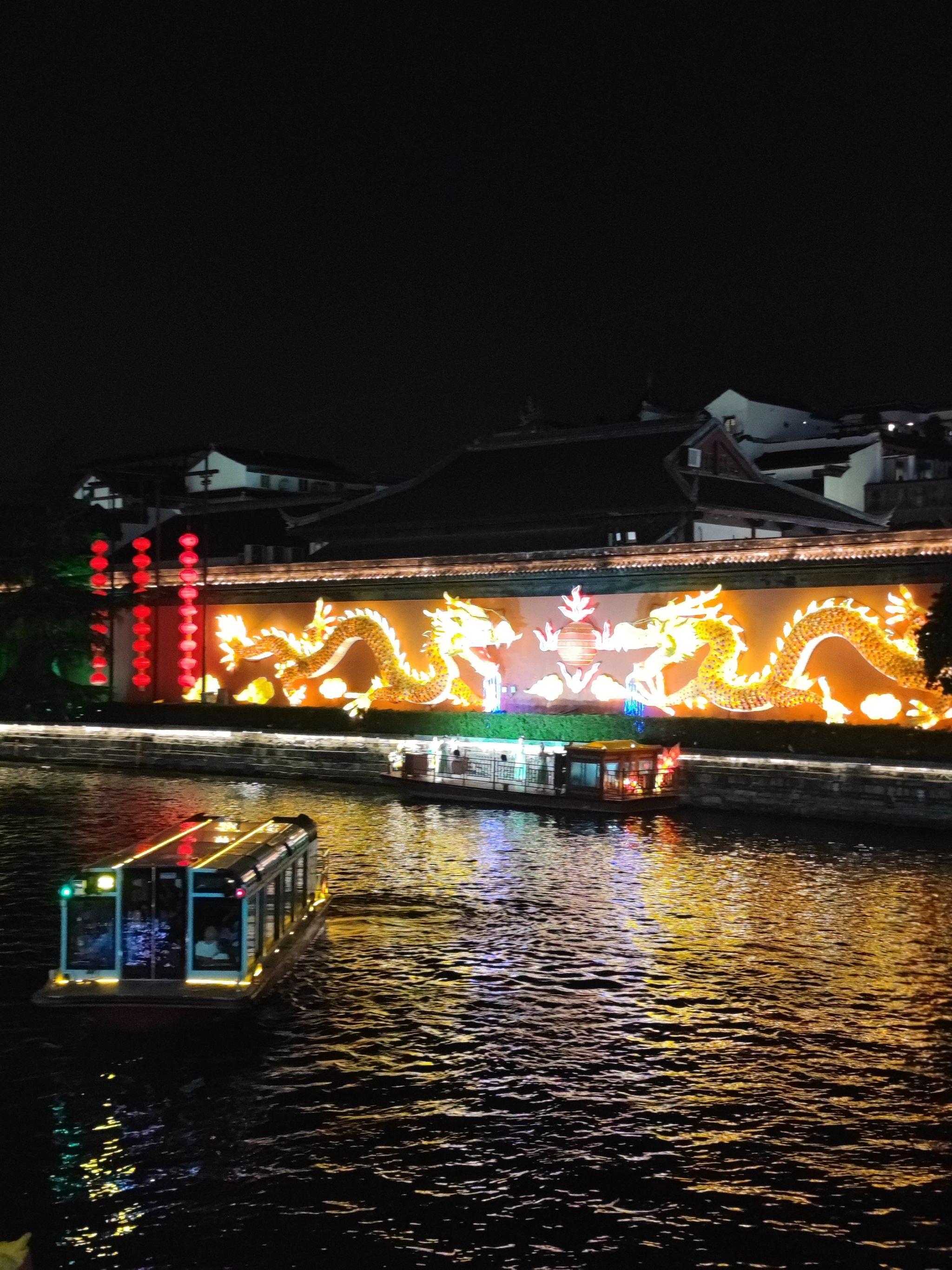 夜色下的美好，免费观看的独特体验-第1张图片