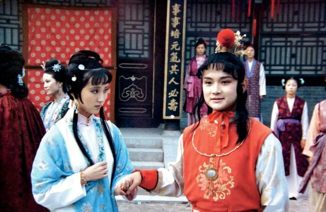 宝玉分开黛玉的身体视频宝玉与黛玉，情感纠葛下的身体之谜-第1张图片